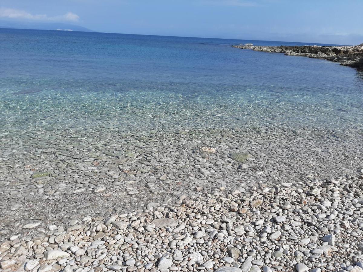 Helles Doppelzimmer Mit Bad, Terrasse Und Pool, Seperater Eingang, Liznjan, Istrien Kültér fotó
