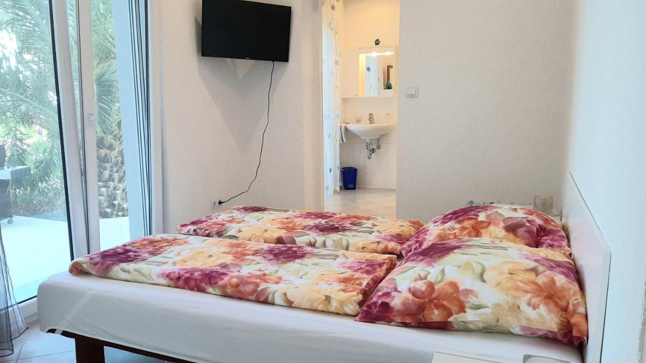 Helles Doppelzimmer Mit Bad, Terrasse Und Pool, Seperater Eingang, Liznjan, Istrien Kültér fotó