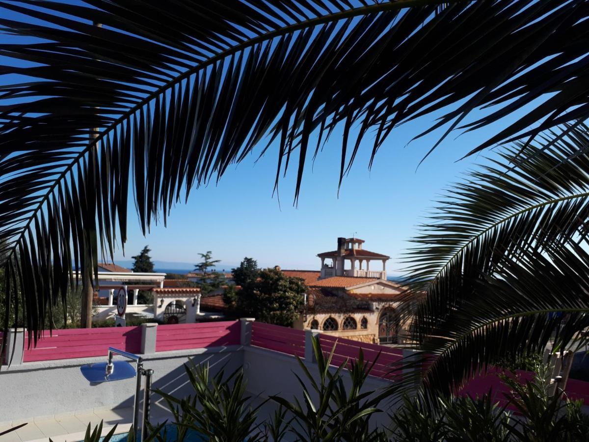 Helles Doppelzimmer Mit Bad, Terrasse Und Pool, Seperater Eingang, Liznjan, Istrien Kültér fotó
